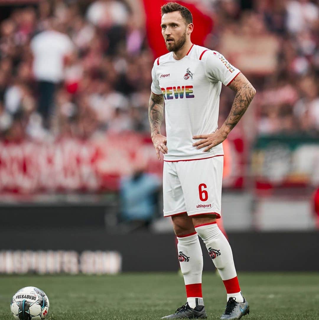 マルコ・ヘーガーのインスタグラム：「#proud of the #team 💪🏻🐐 #important #point #great #fight #effzeh #together #fc #köln #cologne #liebedeinestadt #mh6」