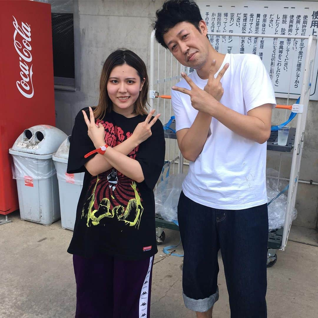 小籔千豊さんのインスタグラム写真 - (小籔千豊Instagram)「ぎゃー🥶🥶🥶ドラムの先輩💕コロナナモレモモのオマキさま💦💦マキシマムザホルモン2号店のバチクソゲキウマギャルドラマー🌸風とロックで吉本新喜劇ィズがFやらしてもろてたら😳見られてたー🤯ぎゃー👺コロナナモレモモさんを見たかったけど我々すぐに大阪に飛び出しでした💦いつか拝見させて頂きます #絶望ビリーを叩くオマキさまを50回は見てましたよ #風とロック #9月8日の思い出 #改めてドラムがんばろ」10月6日 19時11分 - koyabukazutoyo_shinkigeki