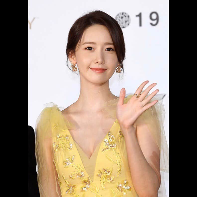 ユナさんのインスタグラム写真 - (ユナInstagram)「2019 Busan International Film Festival 🎞 #BIFF  #엑시트  #예쁘게찍어주셔서감사합니다 #융스타그램」10月6日 19時06分 - yoona__lim
