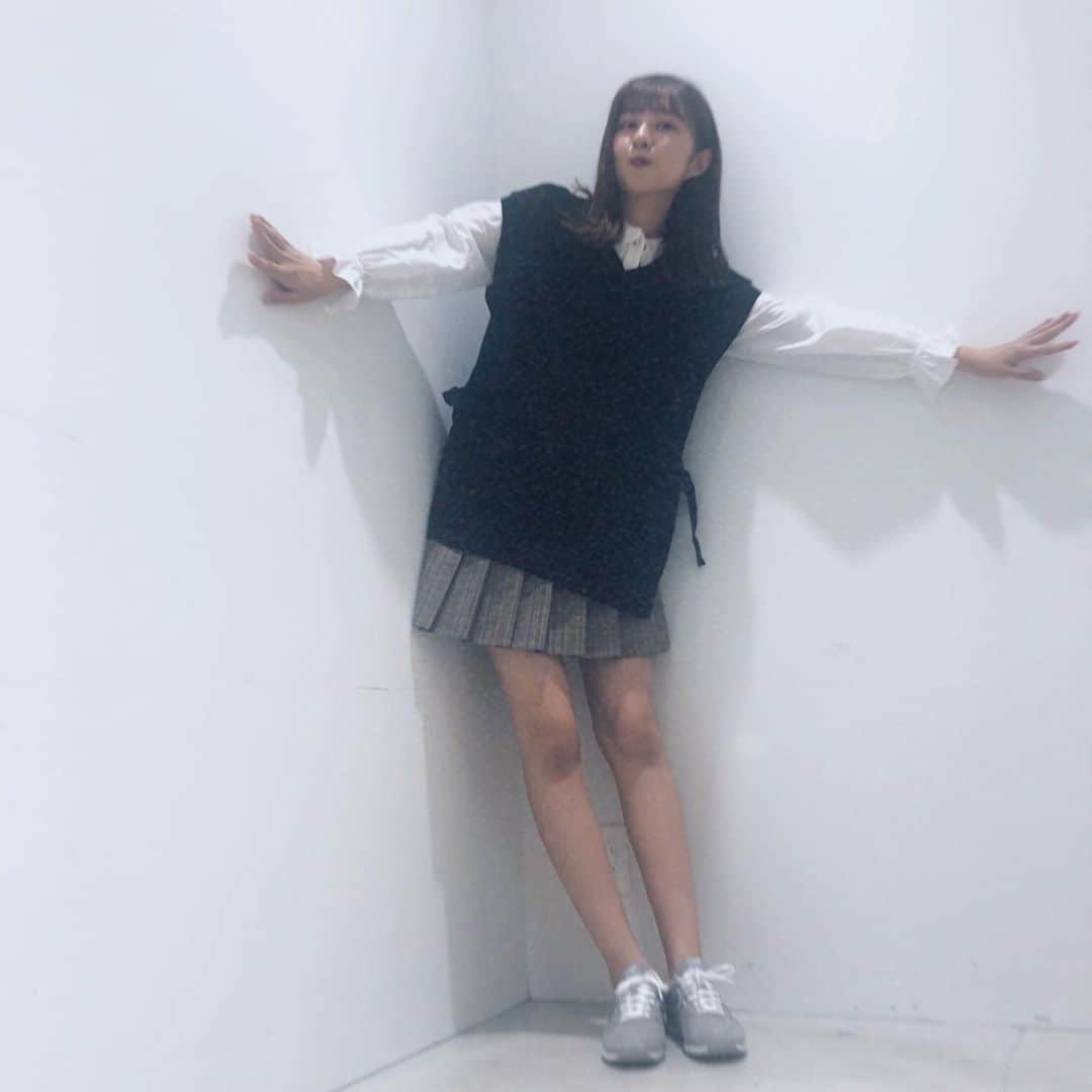 市野莉子さんのインスタグラム写真 - (市野莉子Instagram)「なんのポーズなんだろうか🙄笑 #りかりこ #ファッション」10月6日 19時07分 - riko_ichino