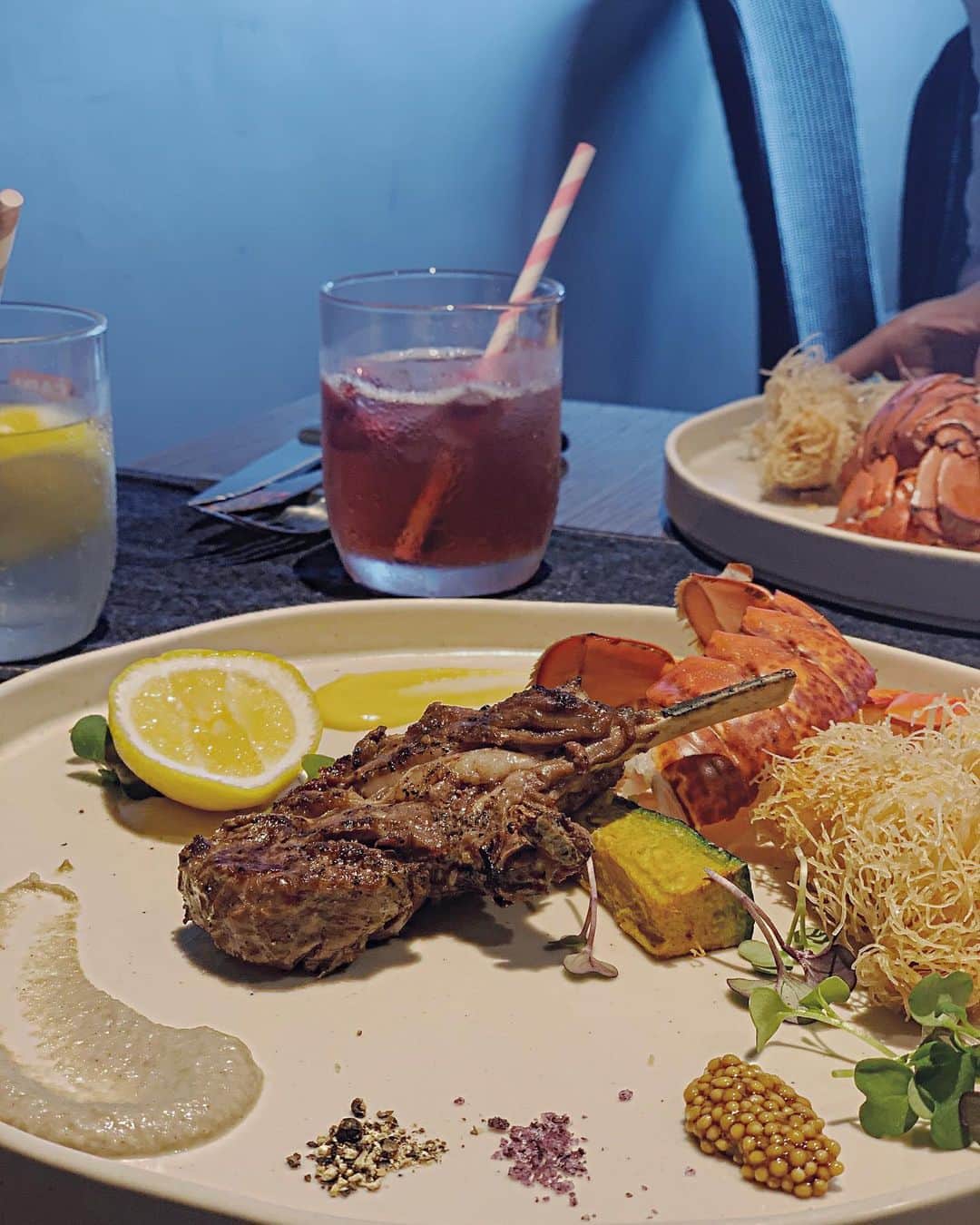 李 雨瀟さんのインスタグラム写真 - (李 雨瀟Instagram)「るりとランチ♡ 初めてのオーストラリア料理。 恵比寿ガーデンプレイス39Fにある「south」へ。 彩り豊かだし、大好きなラムもあったし、最後のチョコデザートがツボすぎてまたお茶でも行きたいな♡ . . 誘ってくれてありがとう💕 . #チームメラニン  #ランチ #ガーデンプレイス  #恵比寿 #サウス #恵比寿グルメ #恵比寿ランチ #東京ランチ #東京グルメ」10月6日 19時12分 - yuisho_ri