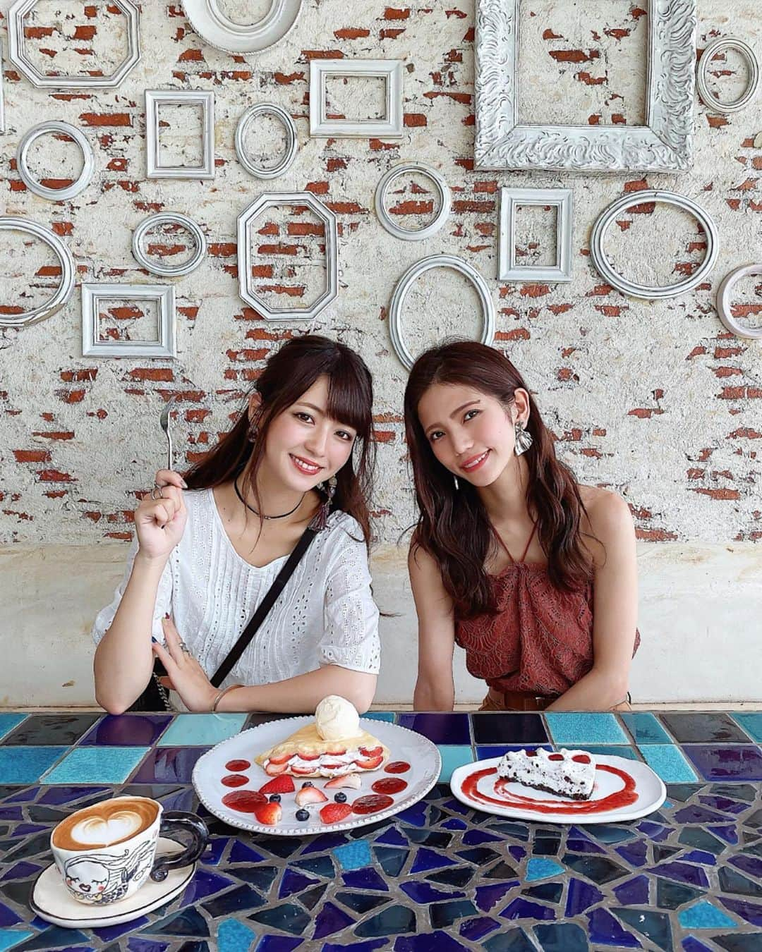 Marika Kajiwaraさんのインスタグラム写真 - (Marika KajiwaraInstagram)「オシャレなカフェでお茶🍴💙 ＊ タイはまだまだ夏気分な格好できるから ベアトップ着ちゃった😂♥︎ ＊ ＊ ここのお店好きすぎたから また詳しく書きます◟⌣̈⃝◞♡ ＊ ＊ ＊ #タイ #バンコク #バンコク旅行 #タイ旅行 #旅行 #女子旅 #タビジョ #trip #tabijyo #tabimuse #traveler #instagood #marika_trip」10月6日 19時18分 - marika__kw