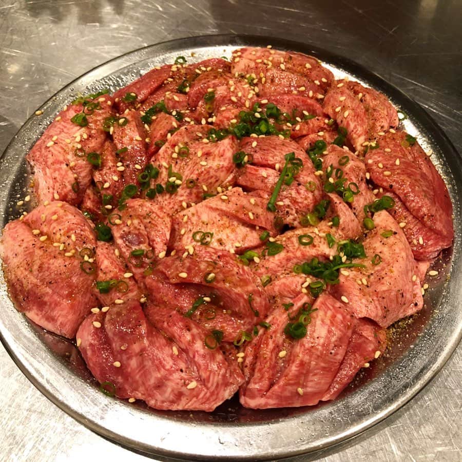 佐達ももこさんのインスタグラム写真 - (佐達ももこInstagram)「テンションあがりすぎて﻿ 目ん玉飛び出してる😳笑﻿ ﻿ ひっさびさのヒロミヤ〜！！！﻿ ﻿ なんと次の予約は2022年😂❣️﻿ ﻿ その時の私はどうなっているでしょうか😂w﻿ ﻿ #焼肉#ヒロミヤ#ももろぐ」10月6日 19時33分 - sadamomodayo