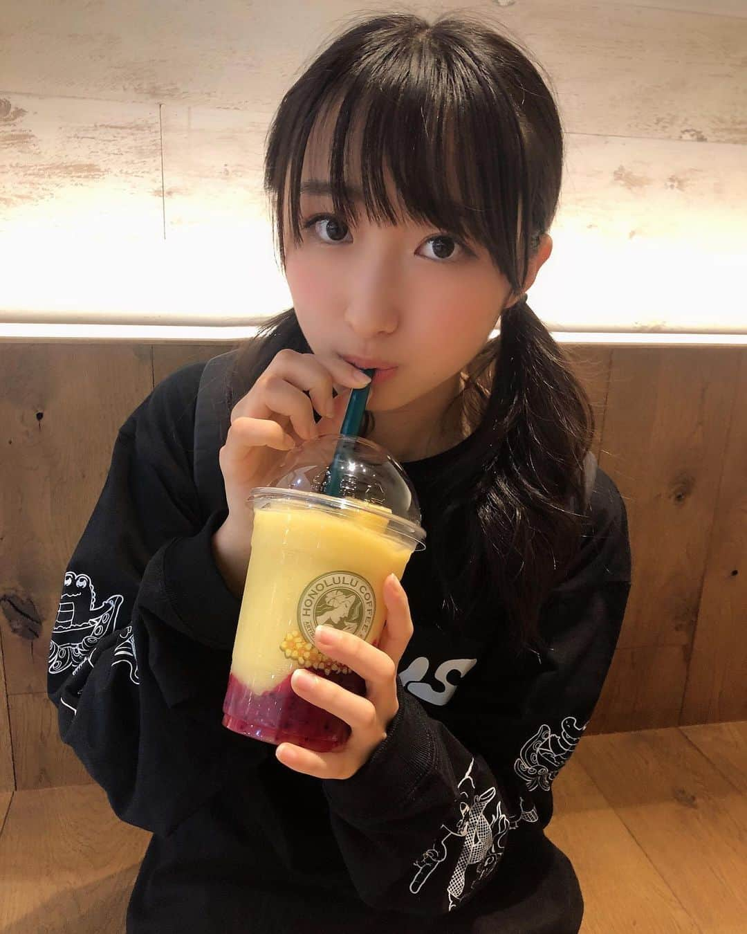 塚本颯来さんのインスタグラム写真 - (塚本颯来Instagram)「🍹﻿ ﻿ ﻿ リッュクを背負ったままでスムージーの旅🍴﻿ ﻿ ﻿ BAGが小さい系の女子になりたい今日この頃ですが🎉 でも気付いたら道具って増えてるのよね！﻿👶🏻👶🏻👶🏻 ﻿ ﻿ 行って帰るとBAGの大きさ変わってるのよう🌜？🌛」10月6日 19時51分 - sora_tsukamoto_official