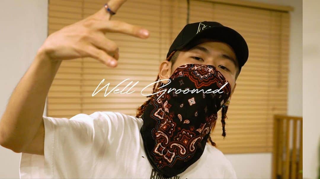 room onziemeのインスタグラム：「💈🗣💈﻿ ﻿ - Well Groomed -﻿ ﻿  ROOMが独自にピックアップした「イケてる」﻿ アーティスト、クリエイターをゲストに迎え、﻿ ヘアサロンを舞台に対話の中で 素顔を紐解いていくトークセッションシリーズ。﻿ ﻿ Vol.2 /﻿ ご予約名 - SANTAWORLDVIEW﻿ @santaworldview420 ﻿ ﻿ ↑プロフィールURL内「YouTubeチャンネル」にてチェック。﻿ ﻿ --------------------------------------------﻿ #room_jp﻿」