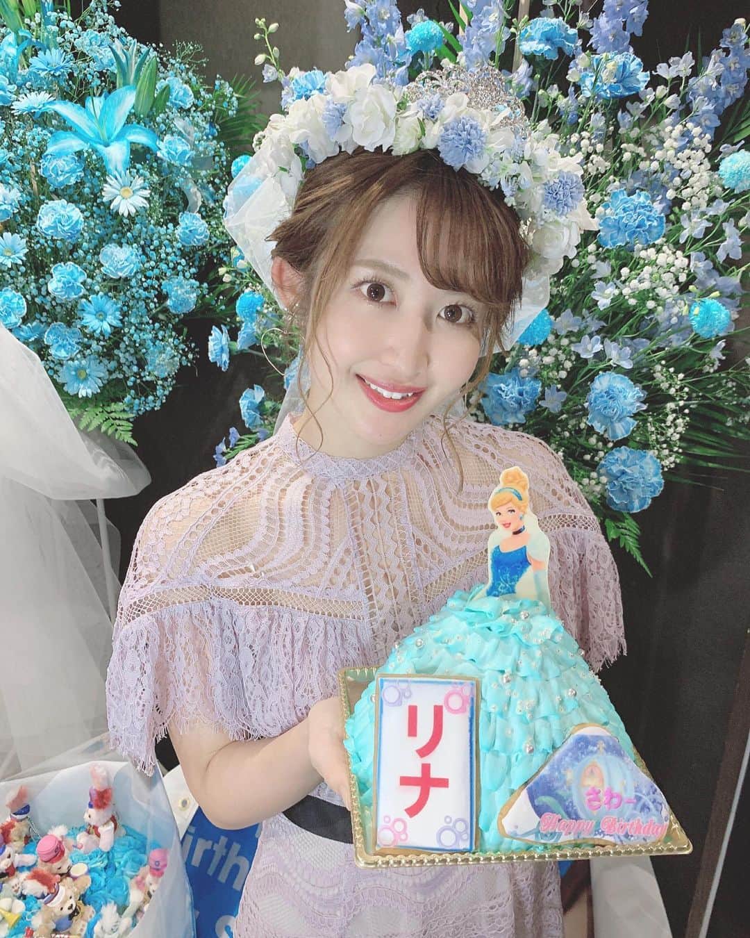 沢井里奈さんのインスタグラム写真 - (沢井里奈Instagram)「♡ . 沢井里奈 Birthday Special！2019💎✨ . ファンの皆様から頂いた バースデーケーキ🎂💕💕 . 大好きなシンデレラ🏰👠✨ もう可愛すぎます🥺🥺🥺💕💕 ドールケーキって とても憧れがあったので ほんとに嬉しかったです😢✨ . たくさん考えて下さって ありがとうございました🙇🏻‍♀️❤️ . #birthdaylive #sololive #live #cinderella #disneyprincess #disney #instagood #instagramjapan #japanesegirl #girls #사복 #옷스타그램 #팔로우 #셀카 #얼스타그램 #ソロlive #ソロライブ #誕生日ライブ #誕生日 #誕生日ケーキ #ドールケーキ #シンデレラ #ディズニープリンセス #ディズニー #名古屋 #沢井里奈」10月6日 20時06分 - sawairina