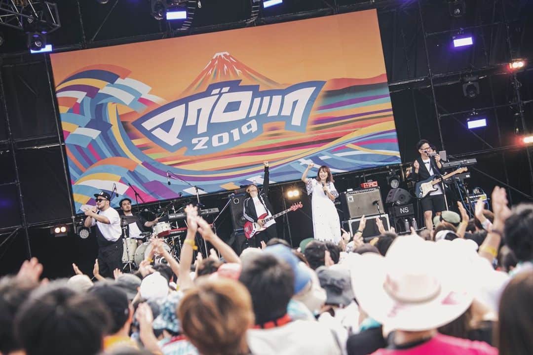 長島涼平さんのインスタグラム写真 - (長島涼平Instagram)「マグロック2019 ありがとー！！ the telephonesでは初めまして！！フレンズではただいま！！ 浜松市生まれのウナギパワーで2本とも最高に楽しんじゃいました！！ 見てくれたみんなありがとう！！ photo by @nekoze_photo  #thetelephones #フレンズ #マグロック」10月6日 20時08分 - ryoheeey