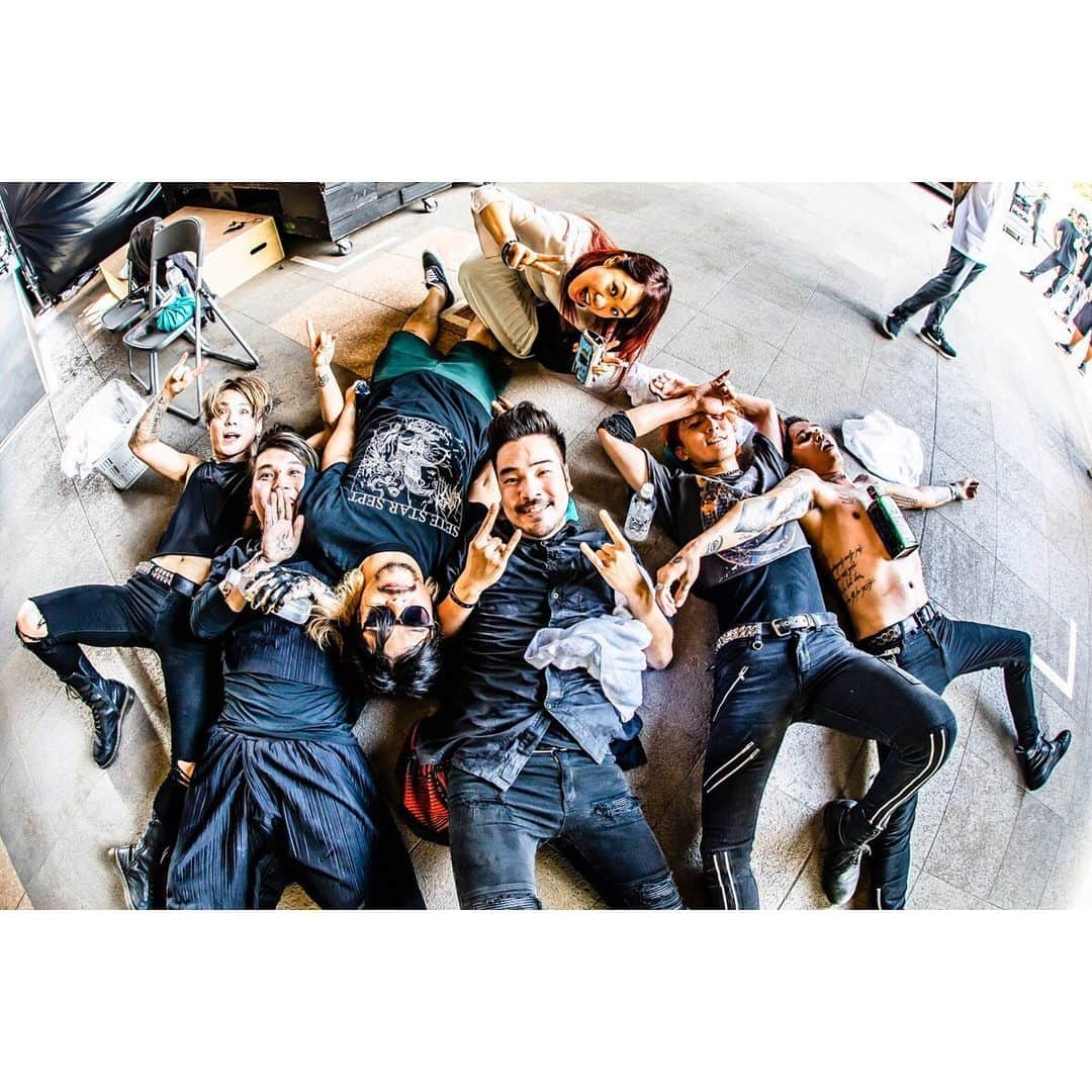 青木カズローさんのインスタグラム写真 - (青木カズローInstagram)「‪Crossfaith、サツマニアンヘスでのライブ殺影完了！！‬ ‪#Crossfaith‬ ‪#GSH19‬ ‪#写殺‬ #ミスターマリックさんと #アンジーも一緒に」10月6日 20時13分 - cazrowaoki