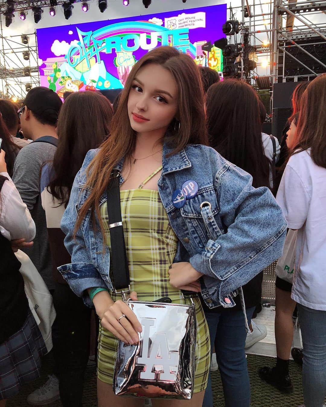 Elina 엘리나 (エリナ) さんのインスタグラム写真 - (Elina 엘리나 (エリナ) Instagram)「Yesterday I visited a music festival✨💕 어제 페스티벌 가서 랩퍼분들도 많이 봤다 ! 날씨도 시원하고 구름도 예쁘고~」10月6日 20時14分 - elina_4_22