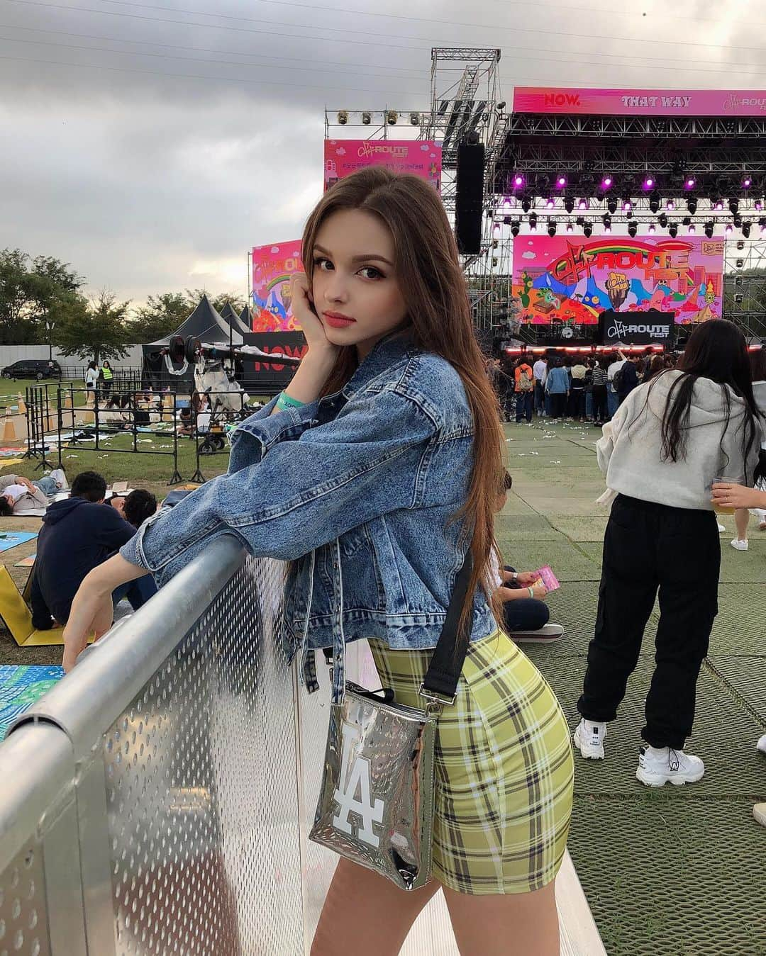 Elina 엘리나 (エリナ) さんのインスタグラム写真 - (Elina 엘리나 (エリナ) Instagram)「Yesterday I visited a music festival✨💕 어제 페스티벌 가서 랩퍼분들도 많이 봤다 ! 날씨도 시원하고 구름도 예쁘고~」10月6日 20時14分 - elina_4_22