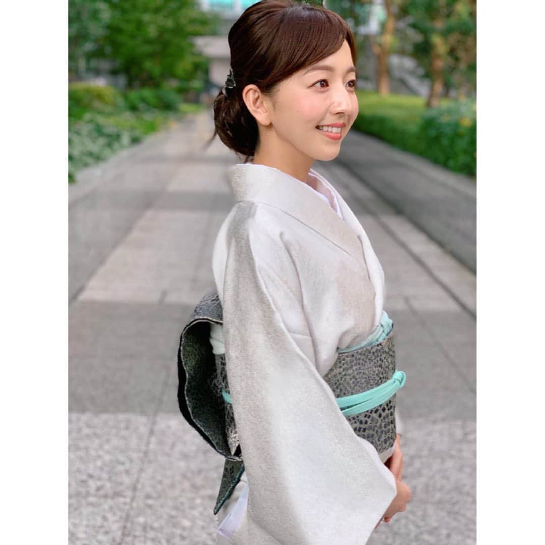 伊藤弘美さんのインスタグラム写真 - (伊藤弘美Instagram)「☺︎﻿ ﻿ 母の着物でお出かけしました！﻿ ﻿ 今日の東京は気温も下がって﻿ 過ごしやすかったですね😊﻿ ﻿ ようやく秋の気配を感じられるように﻿ なった気がします☺️🍃﻿ ﻿ ﻿ #着物 #久保田一竹 #一竹 #辻が花 ﻿ #佐波理 #kimono﻿ #colettemalouf」10月6日 20時28分 - hiromi_ito831