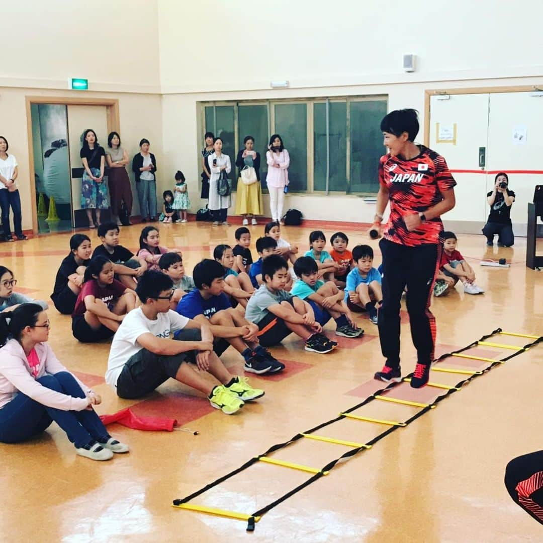 日本陸上競技連盟さんのインスタグラム写真 - (日本陸上競技連盟Instagram)「【ドーハ🇶🇦 #世界陸上】 本日、ドーハ世界選手権に出場した🇯🇵 #飯塚翔太 選手 #新井涼平 選手 #木村文子 選手 #寺田明日香 選手 #木村友香 選手 #田中希実 選手が、ドーハ日本人学校を訪問しました。生徒と一緒にレクレーションを楽しんだり、色々な質問を受けたり、選手にとって貴重な時間となりました。 来年の東京オリンピックに向けたエールもいただきました‼️ 日本人学校の生徒の皆さま、関係者の皆さま、保護者の皆さま、ありがとうございました🙋‍♂️🙋‍♀️ https://www.jaaf.or.jp/wch/doha2019/ #サンライズレッド #JAAF #陸上」10月6日 20時32分 - jaaf_official