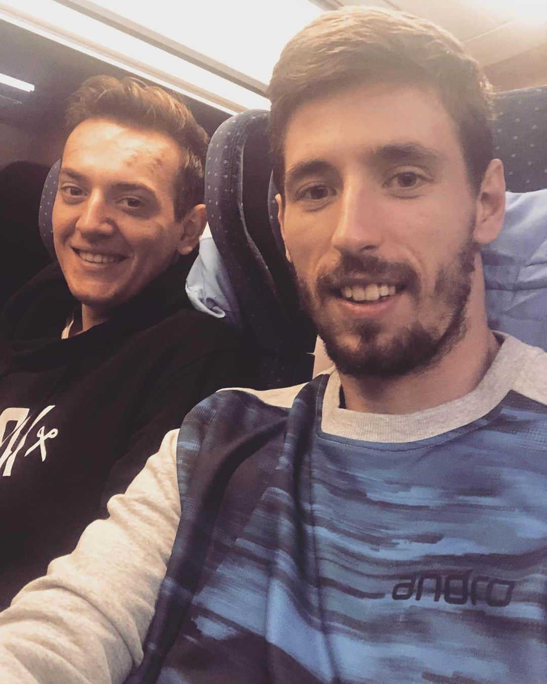 SZUDI Adamのインスタグラム：「After a good tournament in Sweden we are on our way to Bremen for the German Open. #androtabletennis #andro #rasanter #🇭🇺 #tabletennis #ittfworldtour」