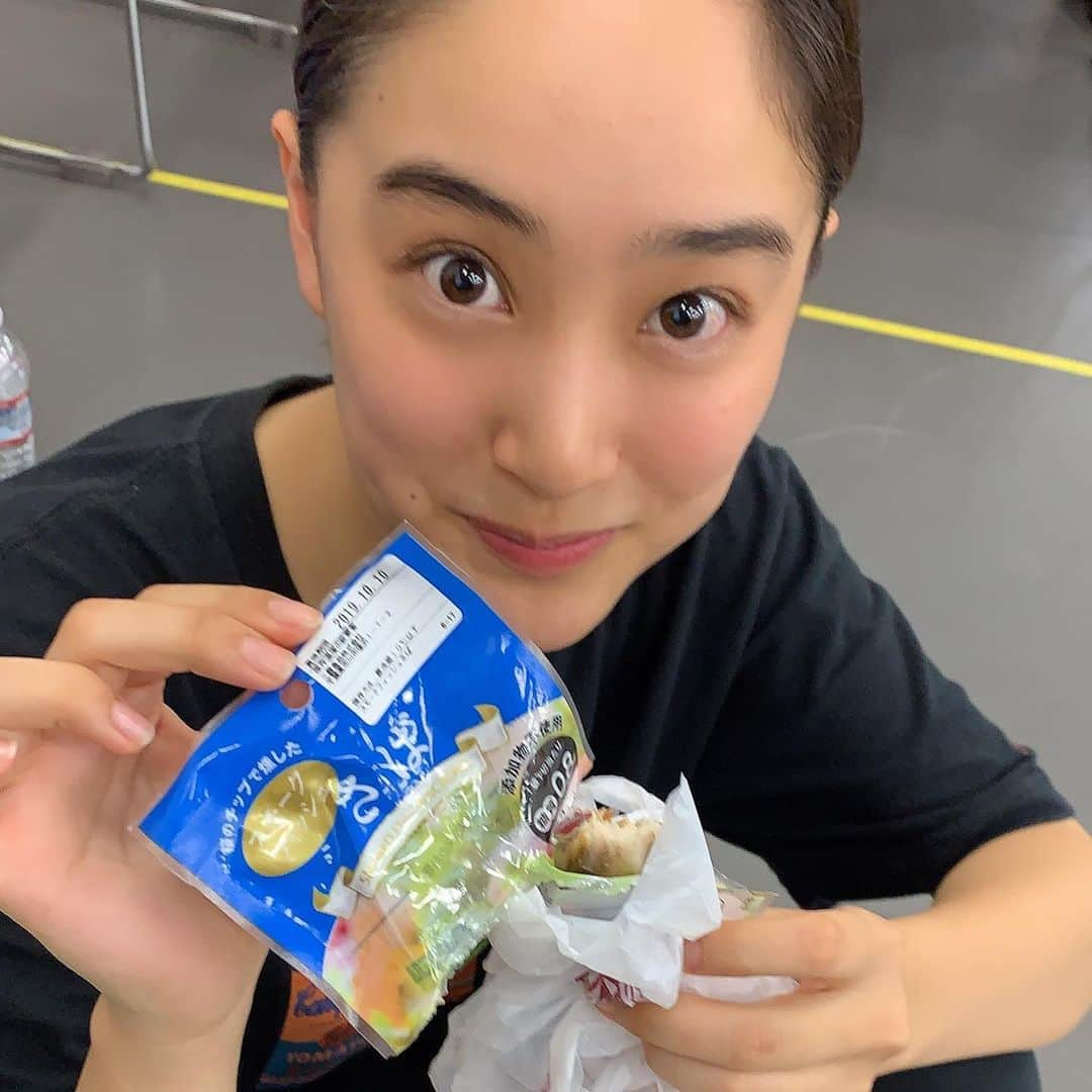 矢島舞美さんのインスタグラム写真 - (矢島舞美Instagram)「. #舞台#フラガール の稽古場は もぐガールたちがいっぱい(*´꒳`*) 休憩の度に女子たちがもぐもぐもぐもぐ…♡ みんな可愛らしいもの食べてるんだけど、最後の美佳子ちゃんだけ、サバ食べてた！笑 . . #三橋観月#尾崎明日香#富田望生#秋谷百音#福島雪菜#相吉澤栞音#古田小夏#朝倉ふゆな#吉田美佳子」10月6日 20時50分 - maimiyajima_official_uf