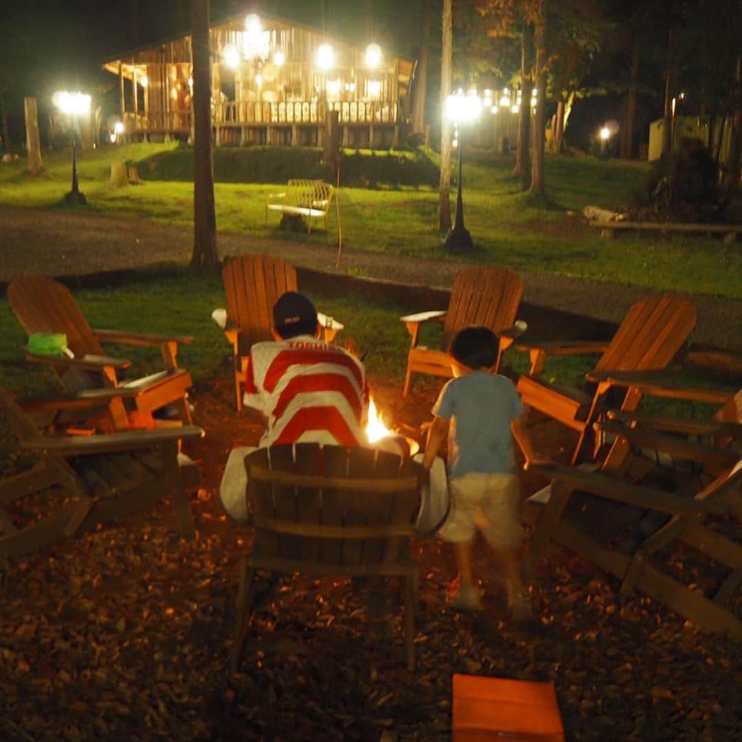 亀恭子さんのインスタグラム写真 - (亀恭子Instagram)「週末 家族キャンプ . . . 秋のはじめ 今頃のキャンプ、 過ごしやすくて 一番良いかも。 . . 子供達がそれはそれは楽しそうで…^ ^ もちろん大人も。 . . 寒さが本番になる前に もう一回くらい行けたらいいなぁ . . #camp #weekend #autumn #fun #♫ #ラグビー日本戦 はキャンプ場で観戦」10月6日 20時52分 - kame_kyo