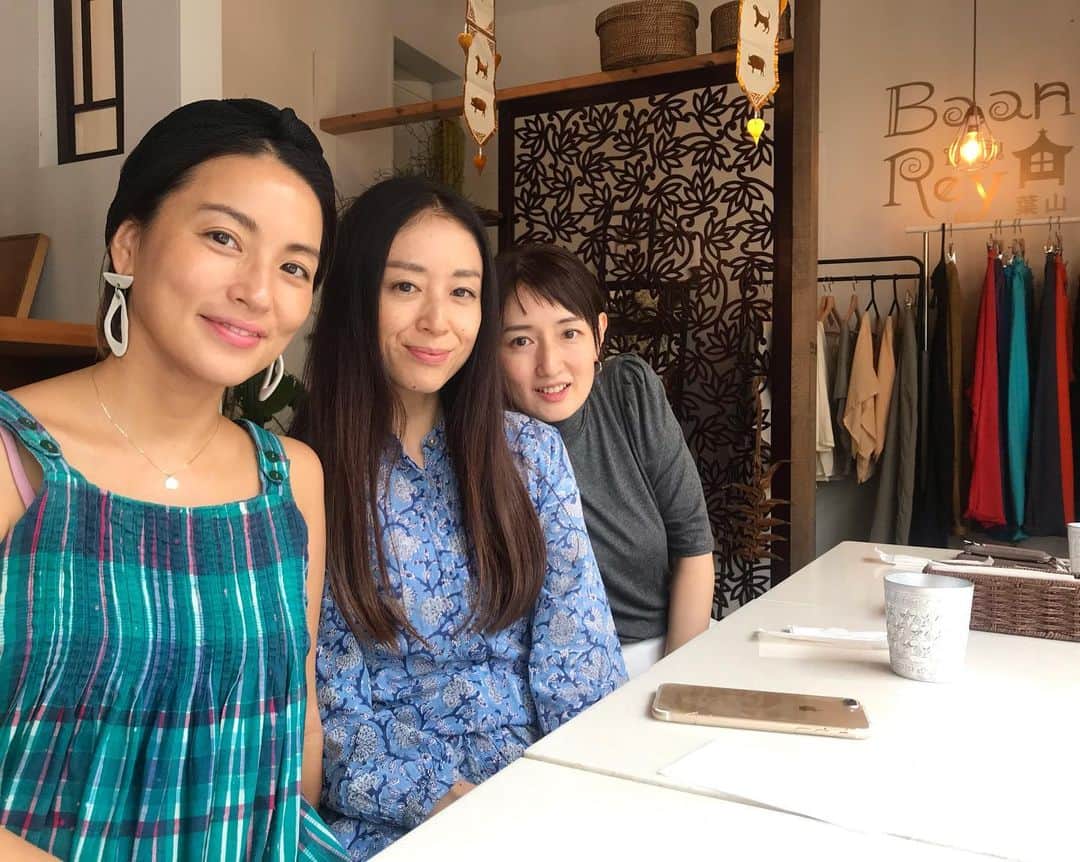 桃生亜希子のインスタグラム：「写真撮って！ってすましてたら、息子が”いつもの顔と全然違う。”言うて 大爆笑😂🤣 たしかに！笑 #いつものように大爆笑」