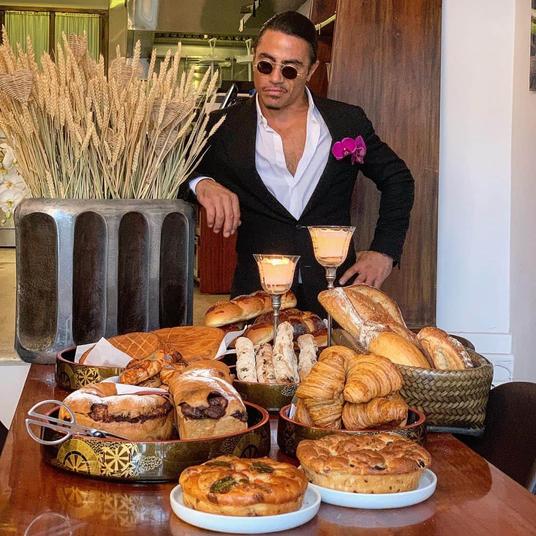 Saltbae（ヌスラット・ガネーシュ）さんのインスタグラム写真 - (Saltbae（ヌスラット・ガネーシュ）Instagram)「Bundan sonra kek yok keko var farkli dedi #saltbae #saltlife #salta」10月6日 21時01分 - nusr_et