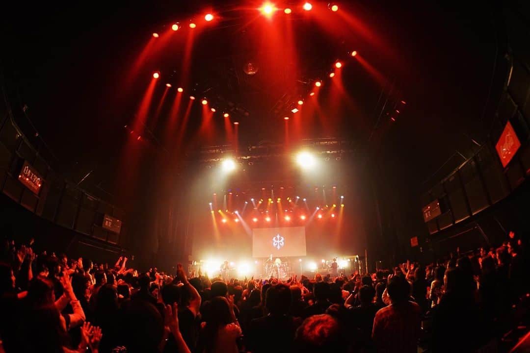 KAMIJOのインスタグラム：「KAMIJO JAPAN TOUR 19 PERSONA GRATA FINAL マイナビBLITZ赤坂 どうもありがとう！！表現する事が楽しく、暴れるのが楽しく、タマラなかった！！！ #KAMIJO」