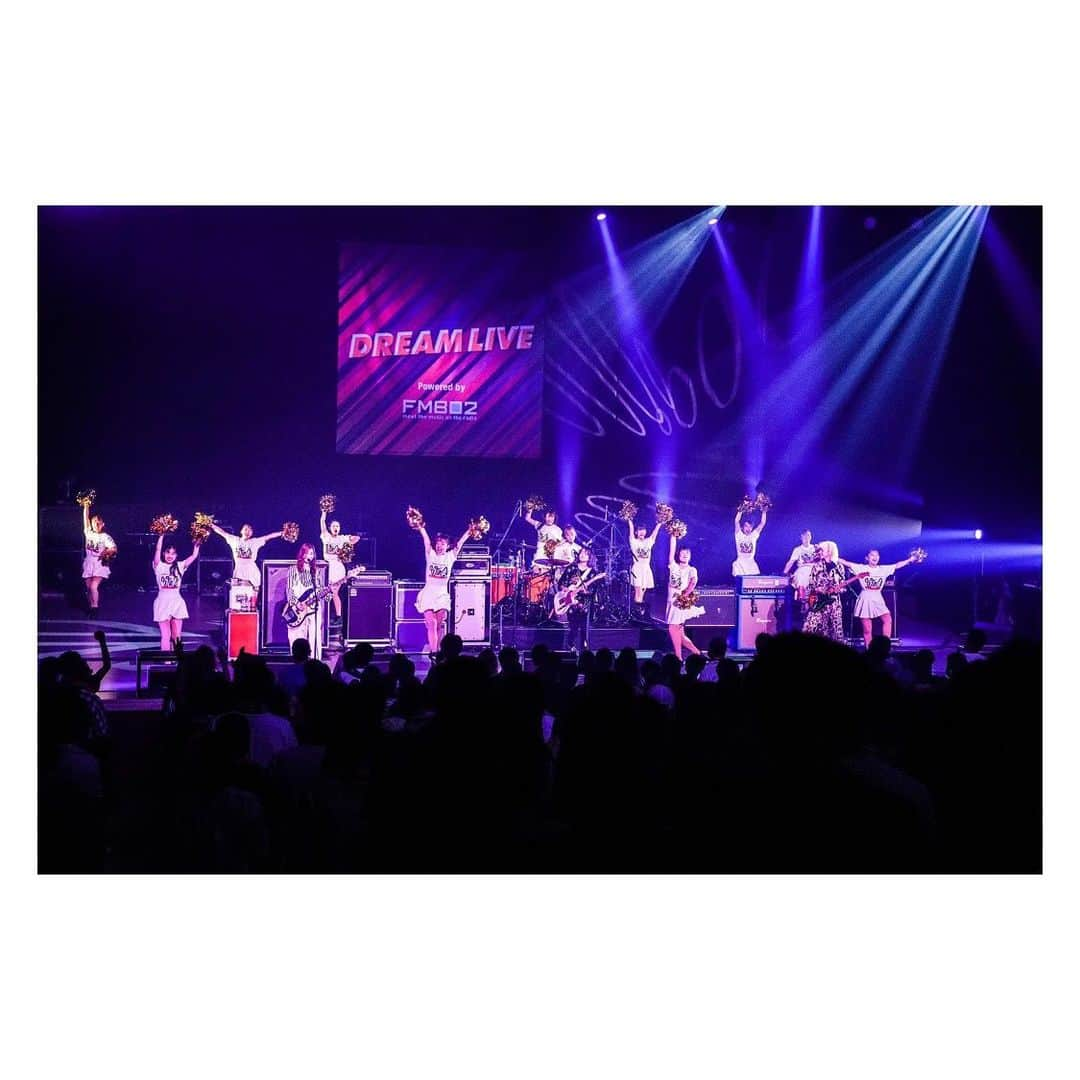 MAMIさんのインスタグラム写真 - (MAMIInstagram)「大阪文化芸術フェス2019  DREAM LIVE FM802×SCANDAL-SPECIAL STAGE- at COOL JAPAN PARK OSAKA WWホール . 来てくれた皆様ありがとうございました！ 今回は大阪府の学生のみんなとコラボ🥺 軽音部のみんなと9人編成バンドで瞬間センチメンタル チアーサークルのWinGsとは恋するユニバース 2曲とも最強のコラボだった😭🌷 参加してくれた学生のみんなにも本当に感謝です！ その根性と勢いと笑顔でやりたいこと好きなだけやってやろうぜ〜🌷 . . . . . 2枚目の📸 @nabespg . . #大阪文化芸術フェス #fm802 #9人編成 #弱TRIPLEAXE感 #WinGs #ラインダンス最高 #城天ストリート #近くて #エモ #どエモ #ドラえもん #え？」10月6日 21時07分 - mmts_dayo