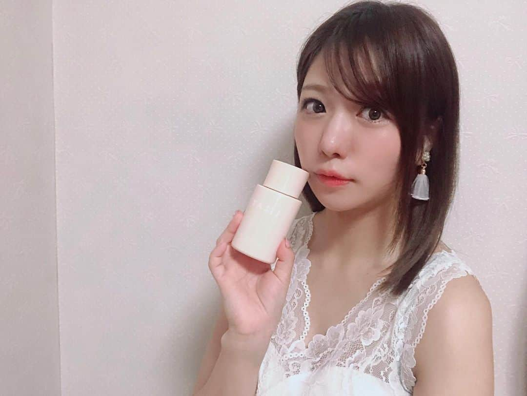 藤崎里菜さんのインスタグラム写真 - (藤崎里菜Instagram)「【LILAY ALL YOUR OIL】 @lilay0510  @lycka_inc ． ． ①ヘアオイル ②ボディーオイル ③バスオイル ④メイククレンジング ⑤スキャルプケア ⑥マッサージオイル に使える、1本6役のマルチオイルです✨ ． ． ． とっても万能なので、旅行にもこれ1本持って行けばOK👌 ． ． ． ショウガ根茎エキスとオリザノール温感効果により、じんわり温めながらマッサージをして血行を促進。 ． ． イランイランの香りでリラックス☺️ ． ． コメヌカ油の抗酸化作用でシミ、シワにアプローチ！ お肌の基礎を整えてすっぴん力をあっぷ！✨ ． . 全身どこにでも使えて、使い方も色々✨ ． ． まさにマルチオイルです✨ ． ． ． #lilay #lilayallyouroil  #マルチオイル #スキンケア #ヘアオイル #ボディーオイル #バスオイル #メイククレンジング #スキャルプケア #マッサージオイル #保湿 #skincare #oil #massageoil #massage #bodyoil #hairoil #cleansing #beauty #cosme」10月6日 21時12分 - rina_fujisaki