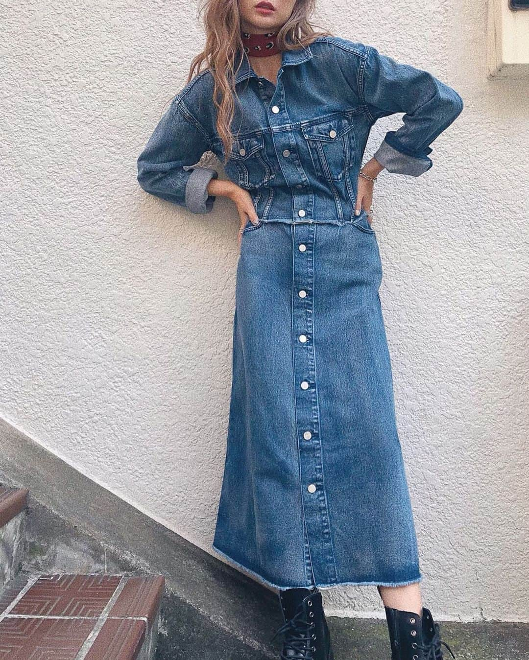 岩渕加恵さんのインスタグラム写真 - (岩渕加恵Instagram)「👖 D E N I M d a y 👖 ameriのデニムワンピ〜💓 上下取り外せて別々にも着れる優秀なアイテム☝️ なんと言ってもこのvintage風味がいいのよね〜w🤤🤤🤤 . 高身長でも可愛く着れる丈感がまた嬉しっ🙌💓 #ameri #amerivintage #春夏アイテム紹介 ♡ #もうすぐ先行発売が始まるって噂 ♡ #デニムワンピース #高身長コーデ #photobyしおぽぽ #勝手にameri宣伝隊 ♡」10月6日 21時52分 - kae0113