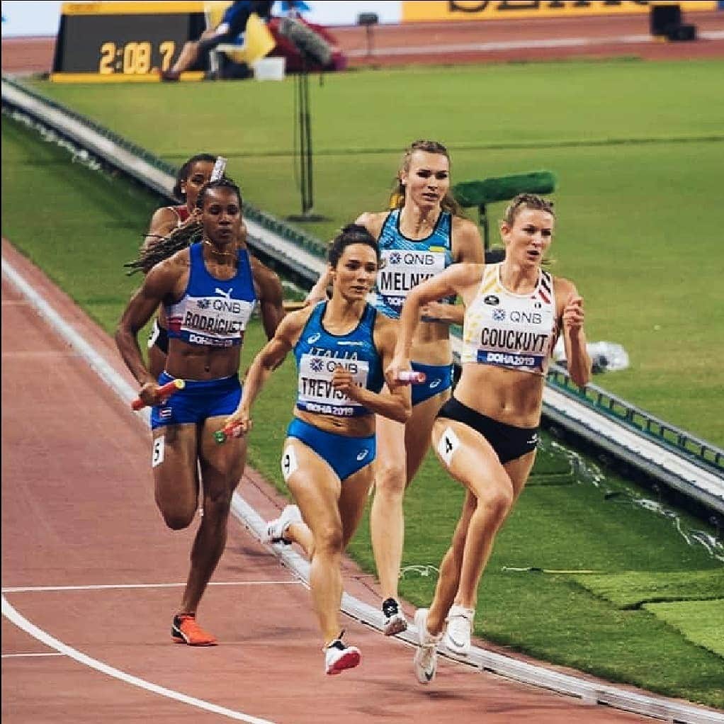 Paulien COUCKUYTさんのインスタグラム写真 - (Paulien COUCKUYTInstagram)「💫 IT'S TIME FOR THE WORLD FINALS 4x400m !! 💫 Yesterday was so magical with this team! We really have shown that we're STRONGER TOGETHER with a new national record of [3.26.58] !! And.. we qualified for the Olympics in Tokyooo ! ▪️ Tonight it's all about ENJOYING !! PROUD to be part of this team ! ▪️ #cheetahsonfire #worldchampionships2019 #iaafdoha2019 #4x400m #relay #oneteam  @belgiancheetahs」10月6日 22時03分 - pauliencouckuyt