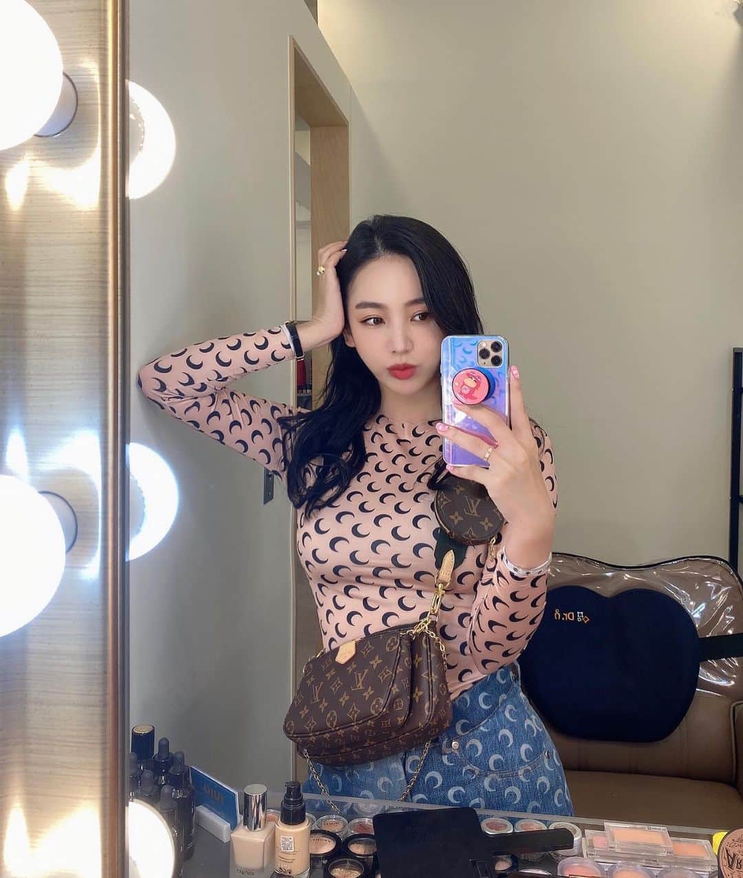 megbabyのインスタグラム：「カメラって大切ね🥺📱✨　#iphone11pro 🌙🌙🌙」