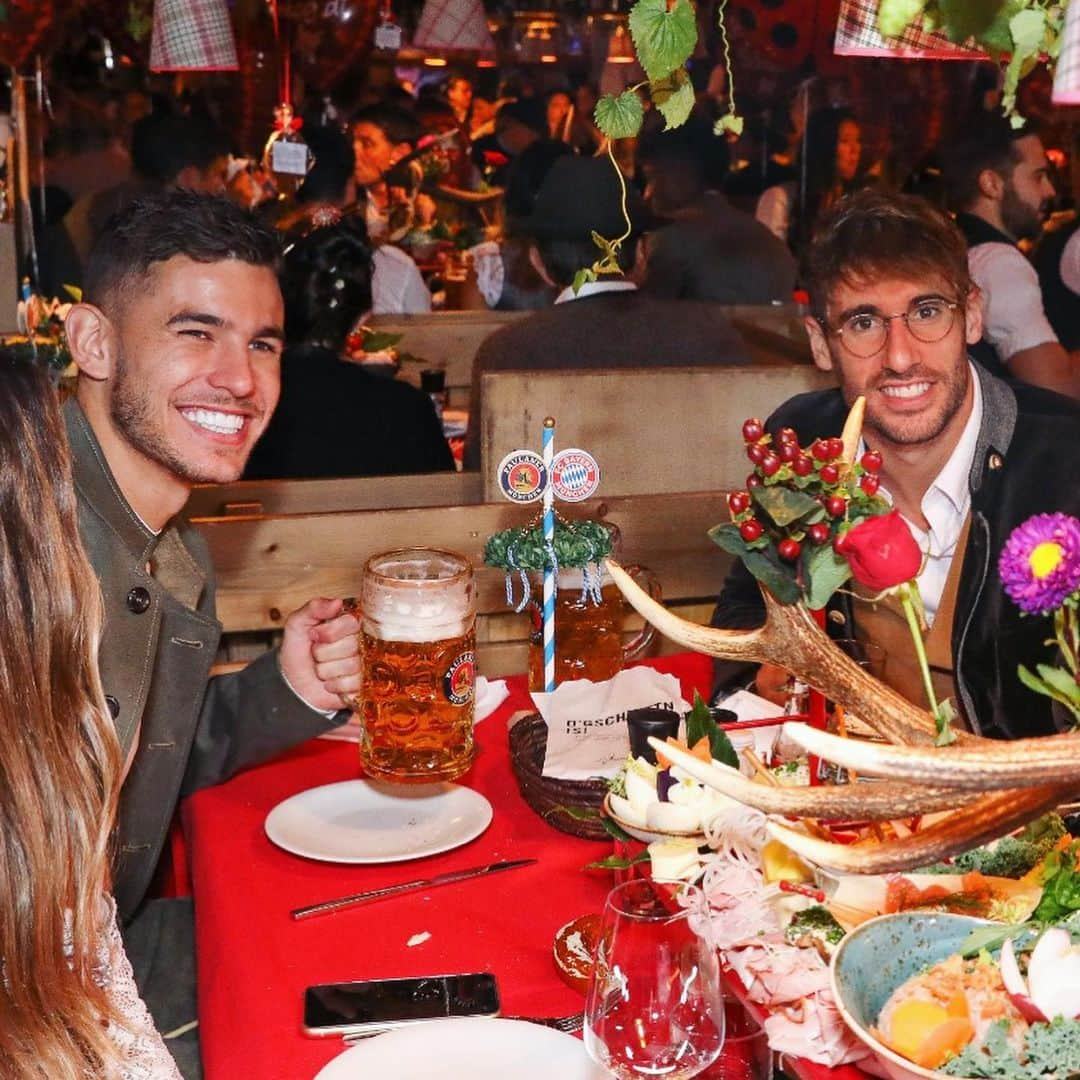 バイエルン・ミュンヘンさんのインスタグラム写真 - (バイエルン・ミュンヘンInstagram)「🍻🎡🥨🎢 #MiaSanMia #Oktoberfest2019 #Wiesn #FCBayern」10月6日 22時11分 - fcbayern