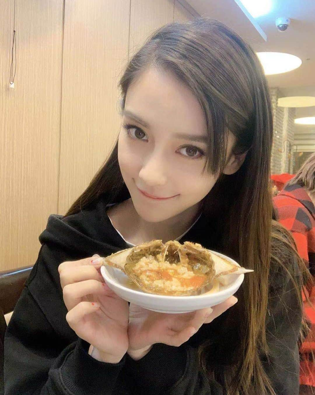 アンジェラベイビーさんのインスタグラム写真 - (アンジェラベイビーInstagram)「酱蟹了解一下🦀」10月6日 22時11分 - angelababyct