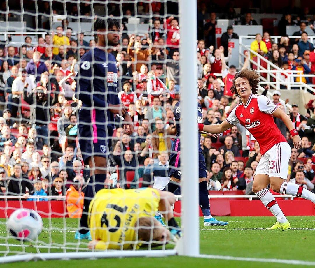 プレミアリーグさんのインスタグラム写真 - (プレミアリーグInstagram)「First #PL goal in @arsenal colours for David Luiz 🔴  #ARSBOU」10月6日 22時23分 - premierleague