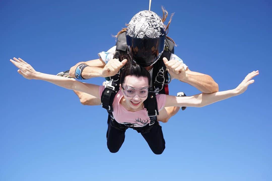 黑嘉嘉（ヘイ・ジャアジャア）さんのインスタグラム写真 - (黑嘉嘉（ヘイ・ジャアジャア）Instagram)「One of the most unforgettable moments in my life❤️ #skydiving」10月6日 22時22分 - jiajia94526