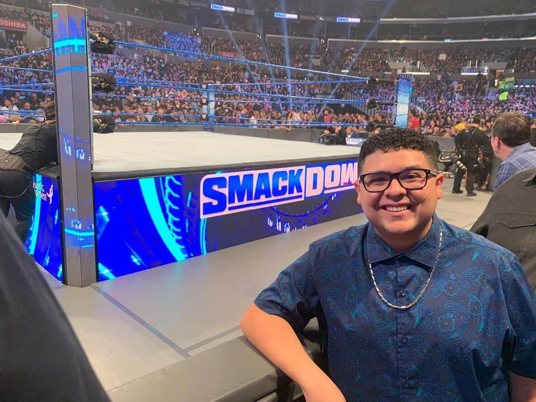 リコ・ロドリゲスのインスタグラム：「One can never post to much from Friday Night Smackdown 💪🏽🔥 #WWE」
