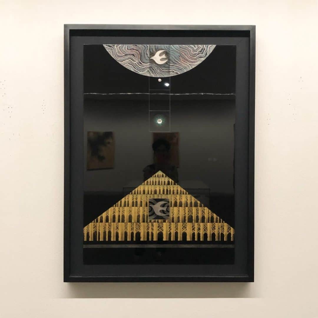 岡田育さんのインスタグラム写真 - (岡田育Instagram)「Intermission. This is not a part of Aichi Triennale 2019, yet Toyota museum has two beautiful annexes. One is a traditional tea ceremony house named “Douji-en” (having a calm $3 tea break), another is a Takahashi Setsuro Gallery with his japanese lacquer artpieces. #豊田市美術館 #toyotamunicipalmuseumofart  #doujien #setsurotakahashi #japaneseteaceremony #teabreak #chashitsu #茶室 #japaneselacquer #漆芸 #谷口吉生 #yoshiotaniguchi . . #あいちトリエンナーレ 観に来た人は結構スキップしてしまうかもしれないが、 #童子園 と #高橋節郎館 が存外に良くて長居してしまった！ やー、豊田市、豊か……電車の駅はショボいのに笑、クルマ由来トヨタぢからによる、圧倒的な文化度の高さを見ましたよ……。」10月7日 7時59分 - okadaic