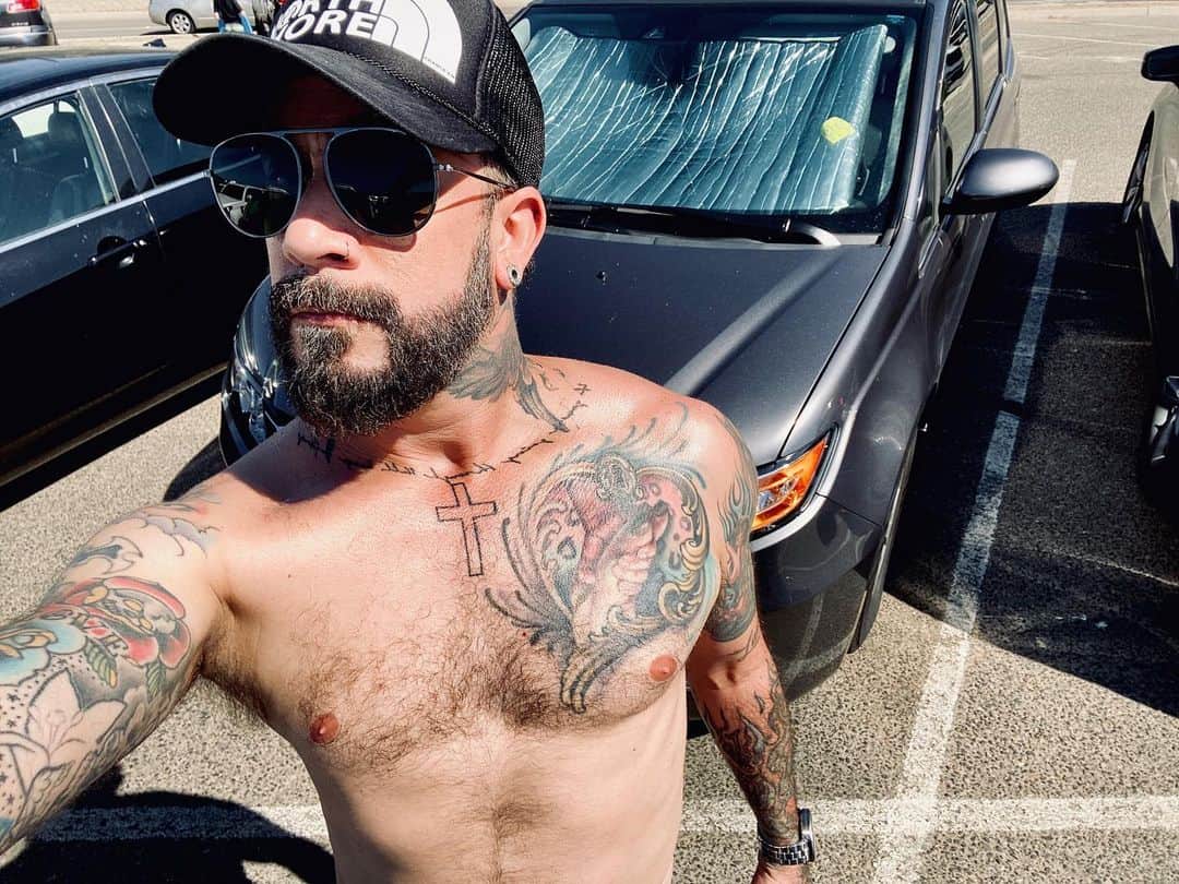 A.J.さんのインスタグラム写真 - (A.J.Instagram)「Enjoying a beach day with the fam for Ava's dance school picnic! Hope you’re having a great weekend everyone.」10月7日 8時06分 - aj_mclean