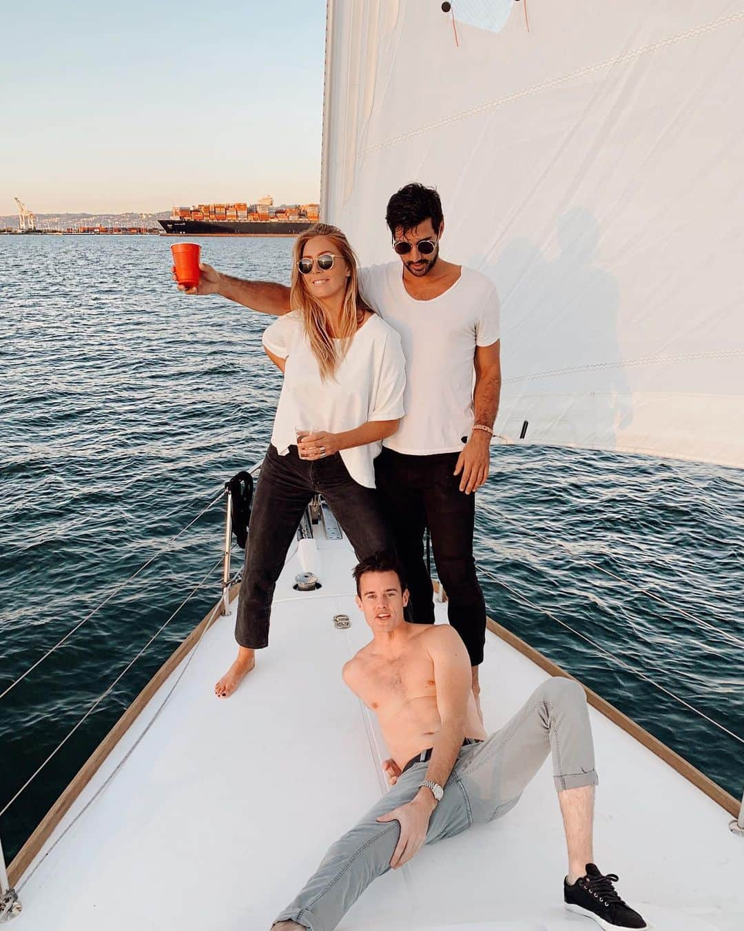 キャロライン・クラークのインスタグラム：「Thank you @bumberg & @annemieke.umberg for the day on the water yesterday! This 4pm hangover was worth it. ⛵️⛵️⛵️」