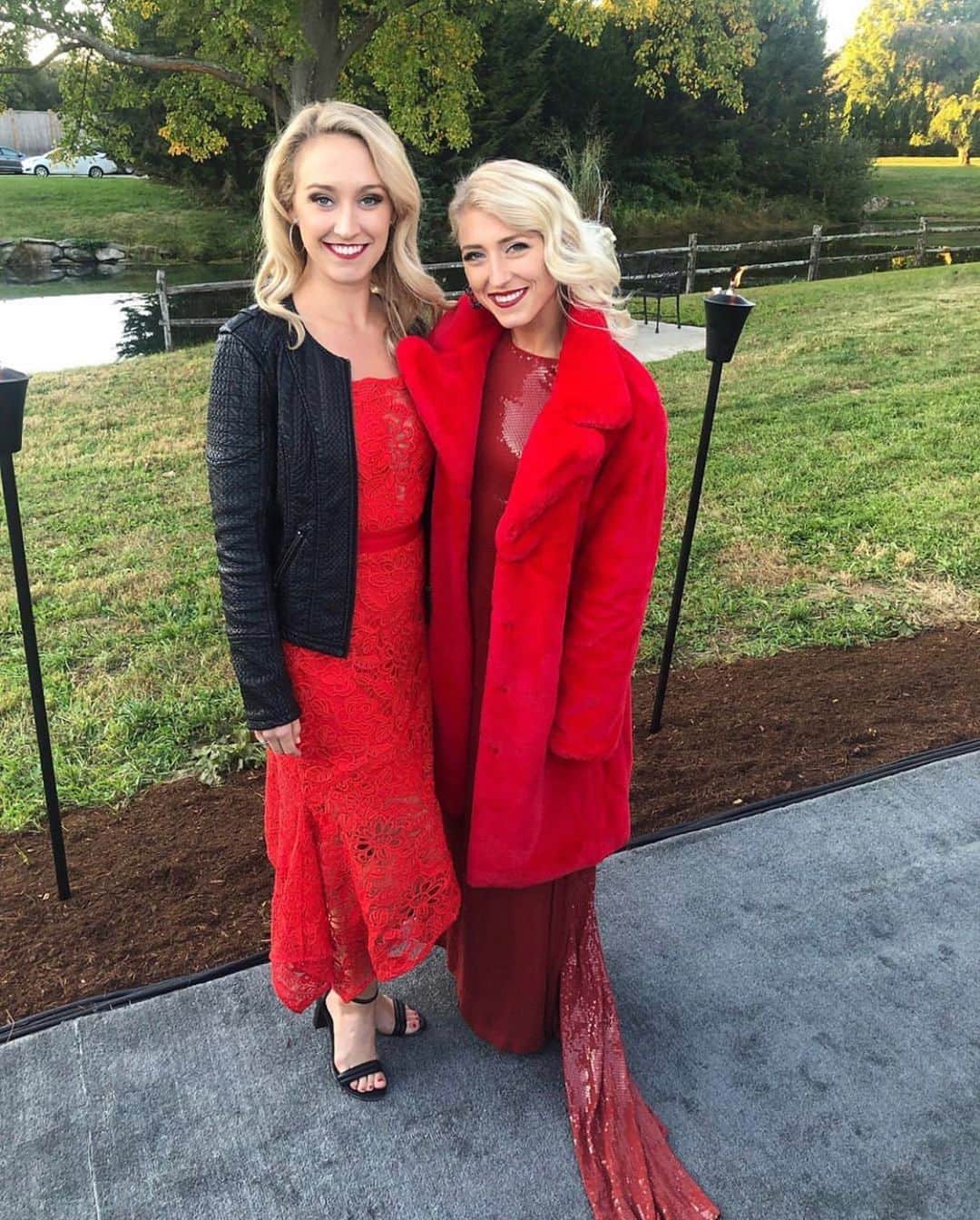 のインスタグラム：「Congratulations @kelbel852 and @rmacdowell3 on a stunning wedding!!! We love you both so much! ❤️👰🤵✨」
