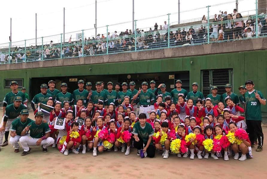 大西宏明さんのインスタグラム写真 - (大西宏明Instagram)「2019.10/4日  堺シュライクス創設1年目の戦いを終えました✨  シーズン当初の目標 皆様の期待に応えられず 悔しいシーズンとなりました……… 明日からの秋季練習⚾️ 残る選手達には覚悟を持ってグラウンドに来る様に伝えております。  また明日から来年に向けての戦いが始まります！！ 今シーズン支えて頂いたスポンサーの皆様！！ 応援 御声援して下さったファンの皆様！！ まだまだ！まだまだ！これからも宜しくお願い致します‼️ #堺シュライクス #関西独立リーグ #桃山学院大学 #spハウジング #株式会社asmo  #共伸ホールディングス  #minipark #カラオケレインボー #阪堺病院 #イロタス建築工房  #ジョイントメディア #泉南乳業 #株式会社nomal #アスプランテック株式会社 #株式会社芝野建設 #辻岡組 #堺チアリーディングクラブ  #講談社 #バトルスタディーズ  #mbs #せやねん #トミーズ雅 #筒香嘉智  #仁徳會 #色々な方々に支えられた1年 #皆様 #笑ぎゅう も #宜しくお願い致します 😂 #smile #ほなっ！！」10月7日 8時29分 - ohnishi_hiroaki_0428