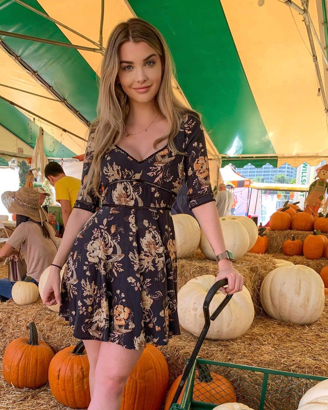 エミリー・シアーズさんのインスタグラム写真 - (エミリー・シアーズInstagram)「🎃🧡」10月7日 8時57分 - emilysears