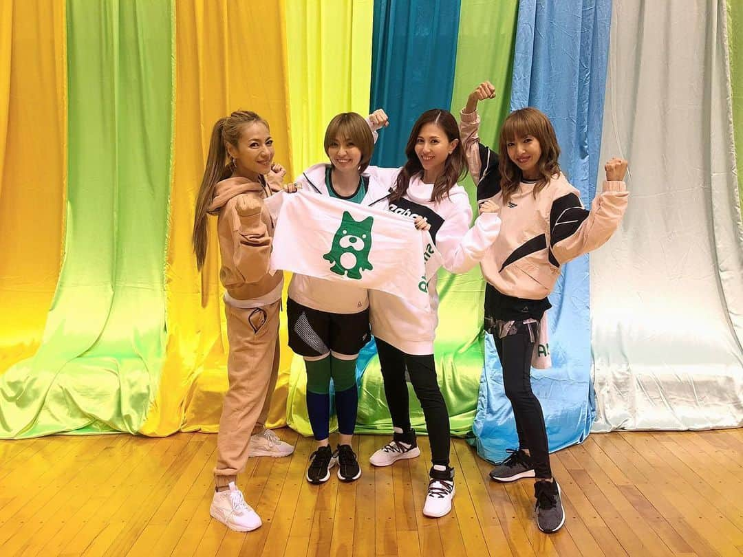 LINAさんのインスタグラム写真 - (LINAInstagram)「AbemaTV 7.2 新しい窓を見て頂いた皆さん ありがとう♡ 久しぶりの体力テスト！ なかなか 力を発揮出来なかったけど、笑 皆んなで運動するのは 楽しかったー。 #MAX#NANA#MINA#REINA#LINA #AbemaTV#ななにー #sports #秋の運動会 衣装 @reebok  #reebok #victoriabeckam」10月7日 0時16分 - xxlina_now