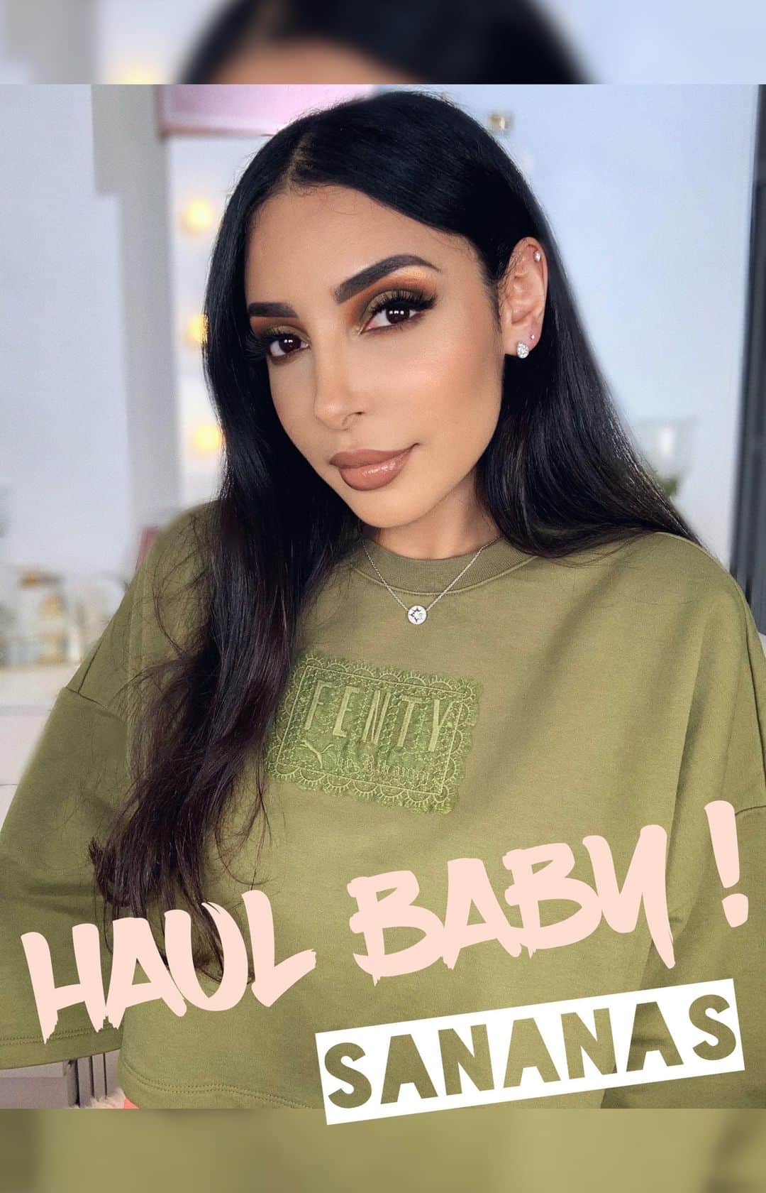 sananasのインスタグラム：「Gel douche @caress  Anti-cernes double wear @EsteeLauder : http://bit.ly/30T1eR0 Palette Honey @UrbanDecay : http://bit.ly/2oZFCVK Palette Gemini @MeltCosmetics : http://bit.ly/2Mbj9Nq Palette teint Pro @Sephora : http://bit.ly/2LOIca8 Highlighter @PhysiciansFormula  Blush @CoverFx : http://bit.ly/31R5IZT Rouge à lèvres @NatashaDenona : http://bit.ly/31SMItV Crayon @Nyxcosmetics_france : http://bit.ly/2ys2u1O Glitter and Glow @Stilacosmetics : http://bit.ly/2VjQ3zz Shimmer and Glow @Stilacosmetics : http://bit.ly/2VjQ3zz Chroma crystal liquid eyeshadow @NatashaDenona : http://bit.ly/2LPVkMp Masque visage nuit @Glowrecipe : http://bit.ly/30QOCdg Lingettes @sephora noix de coco : http://bit.ly/31OhWT6 Fond de teint @Shiseido  Spray 30000 Feet @IGKhair Richkid @Igkhair : http://bit.ly/30M6Mg5 Barres KIND」
