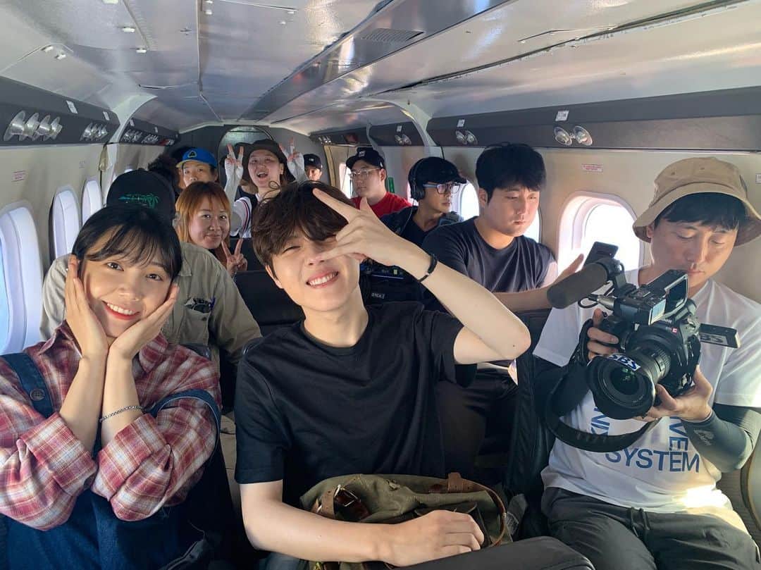 ユ・スンウのインスタグラム：「눈부셨던 사운드 오브 뮤직 촬영기! 행복했던 시간들이 꿈결에 지나갔어요! 오늘 첫방 재밌게 보셨다면 다음주도 기대해주세요❤️(+바누아투 김종국 선배님)」