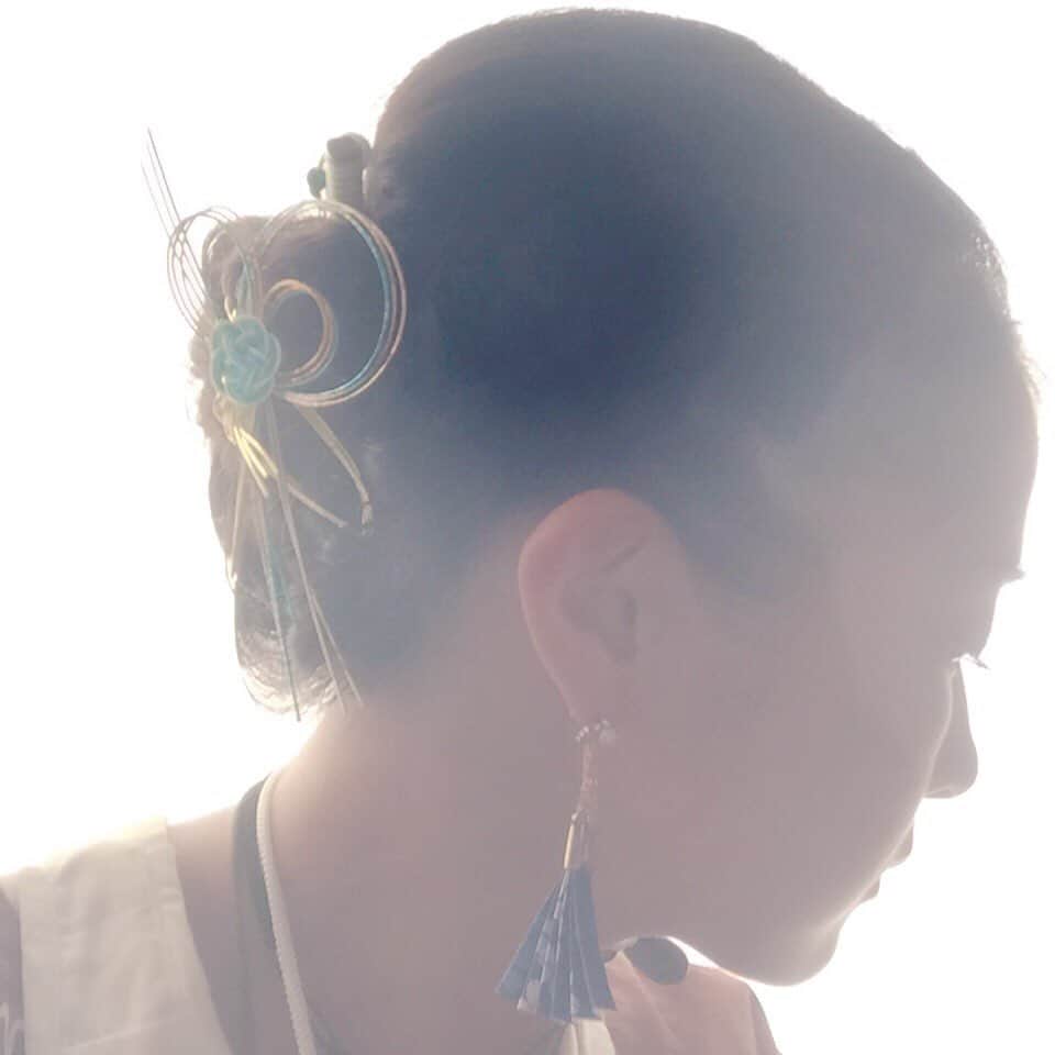 小林由佳さんのインスタグラム写真 - (小林由佳Instagram)「お祭りヘアーにこの間挑戦👀髪いろいろ遊ぶの好きだけど長すぎて最近サボり気味。 ヘアメイクさんになりたかったなぁと思うことも #ヘア #アレンジ #夜会巻き」10月7日 0時36分 - ykp_qkb