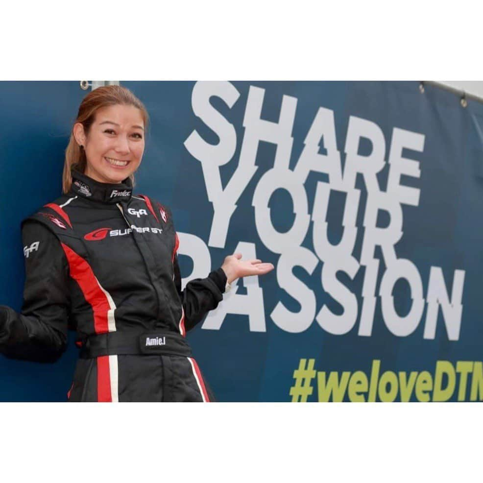 井澤エイミーのインスタグラム：「DTM×SuperGT in Hockenheim!  ピットリポート・英語コメンタリーをやらせて頂きました。  結果が何だろうと、クラス1に向けての大きな一歩！歴史的な瞬間にも感じました！  この瞬間を共に過ごせている事をなんだかとても誇らしく思います。  Jスポーツと国際映像をご覧頂きまして誠にありがとうございました☺︎ さーて、ドイツビール飲むでーーーーー！！(°▽°) #dtmxsupergt #dtm #supergt #hockenheimring #ホッケンハイム #スーパーgt #welovedtm #japanese #pitreporter #hockenheimfinale」