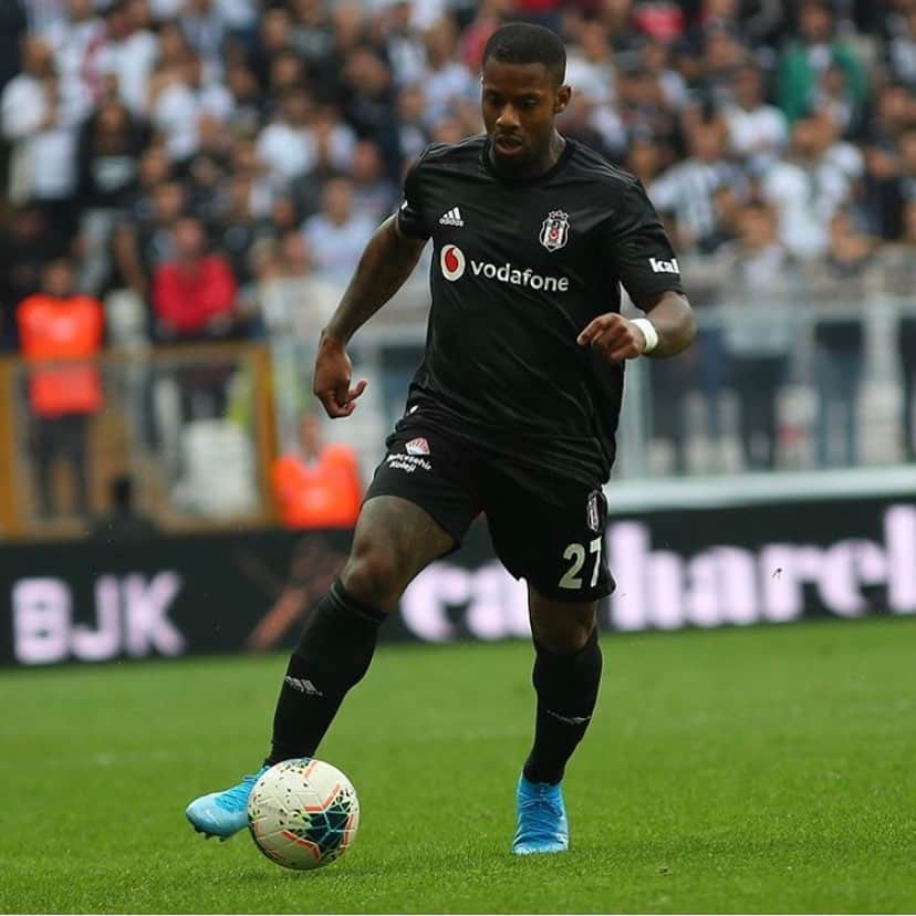 イェレマイン・レンスのインスタグラム：「Well done boys @besiktas 🦅」
