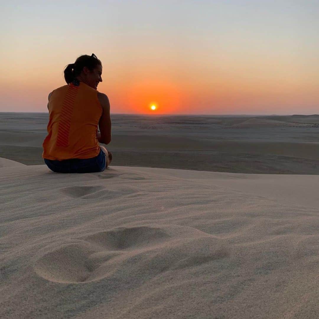 ダフネ・シパーズさんのインスタグラム写真 - (ダフネ・シパーズInstagram)「Dune bashing was sooo cool! 😊 Crazy experience and a beautiful sunset on my last day in Doha 🕌🔆🐫」10月7日 0時41分 - dafne_schippers