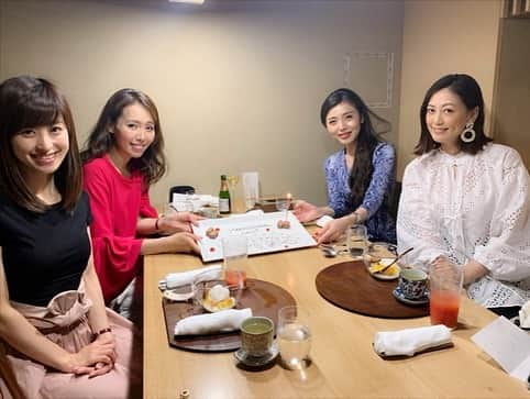 澤野井香里さんのインスタグラム写真 - (澤野井香里Instagram)「前に仲良しメンバーに#十皿 でしてもらったお誕生日のお祝い✨ ﻿ 美味しいお料理たちに、最後の手描きの似顔絵プレートには感激🎂！！﻿ 連れてきた娘たちのお顔もあって、チョコペンでこんなにできるなんて😆👏﻿ ﻿ みんなネタがありすぎて、移動して散々おしゃべりしてもまだまだ話し足りなくていつも別れが名残惜しい😂笑﻿ ﻿ #ks_19✨  #ks_osaka✨ #satcyklk #大阪 #北新地 #大阪グルメ #大阪ランチ #京都ママ #関西ママ #0歳 #赤ちゃん #赤ちゃんのいる生活 #ks_dau #ks_dau_2019 #M🍒_」10月7日 0時54分 - kaori_sawanoi