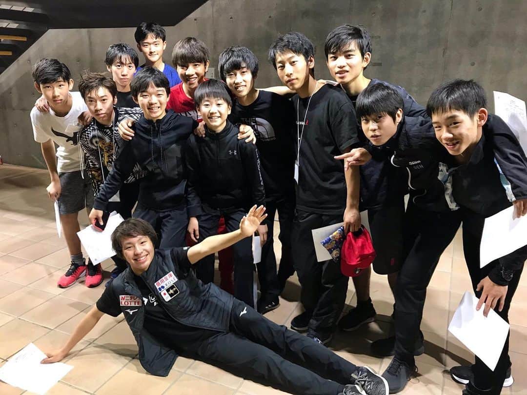 鍵山優真のインスタグラム：「. 関東ブロック大会終わりました。 沢山の応援本当にありがとうございました。 . 試合ってすごい楽しいなって改めて思いました！ . もっともっと上手くなれるように頑張って練習します！ . next▶︎▶︎▶︎ 東日本ジュニア選手権大会 . #フィギュアスケート #関東フィギュアスケート選手権大会 #関東ブロック #プレゼント #お手紙も #ありがとうございます🙏」