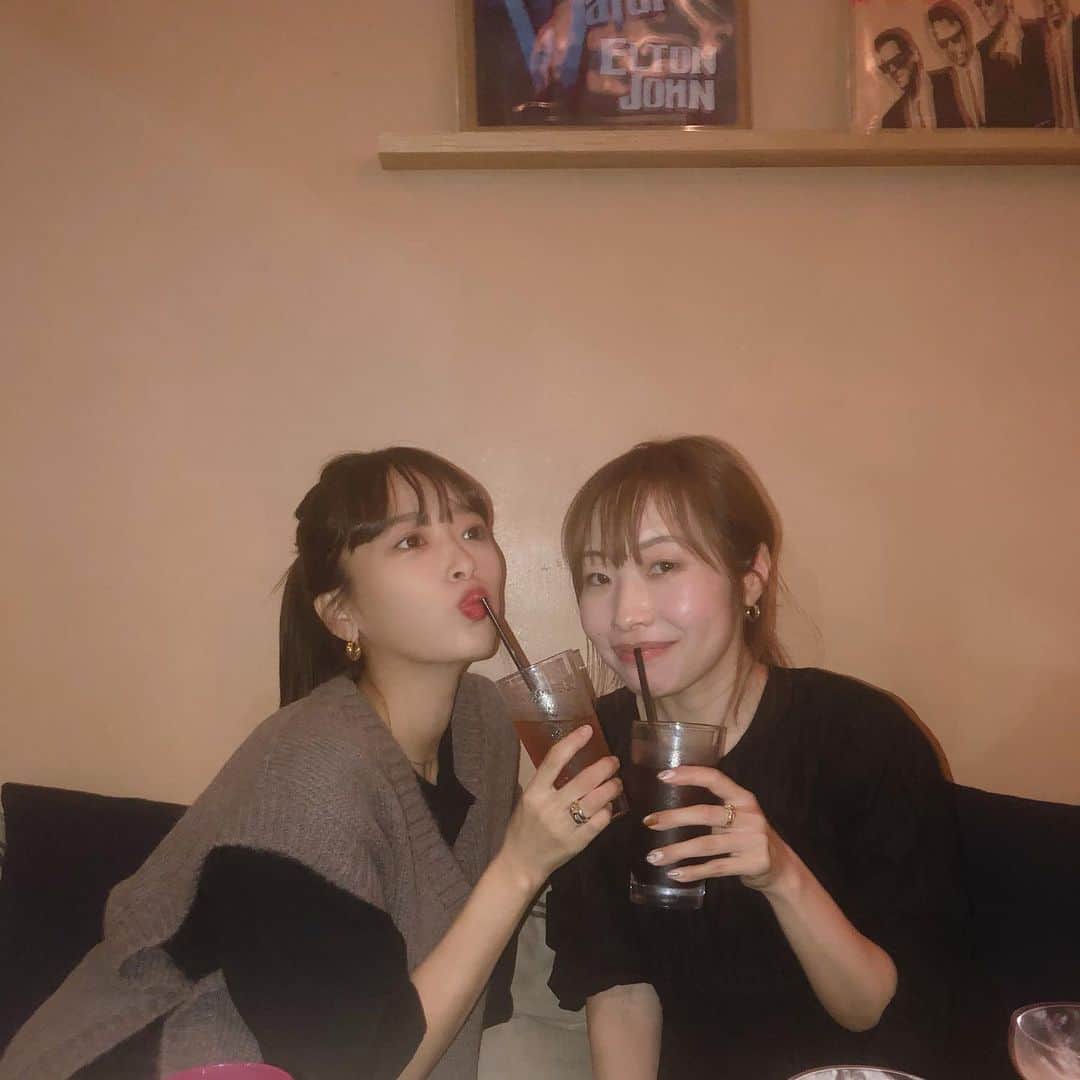 近藤千尋のインスタグラム：「夜中の更新失礼します🌙🌠 やっと長袖が着れて嬉しい季節💖 娘のブラウスは @ajuga.shop 🥰  土曜日はエスカワ時代からお世話になっている さわでぃの新居へ🏠 ハンモック気持ちよかったなぁ… いつかハンモックを置ける家に住みたい🥺  そして質問の多い赤ちゃんの名前。。 毎日考えては朝が来る☀️ 全然決まりません👶笑  #今の悩み #腰痛」
