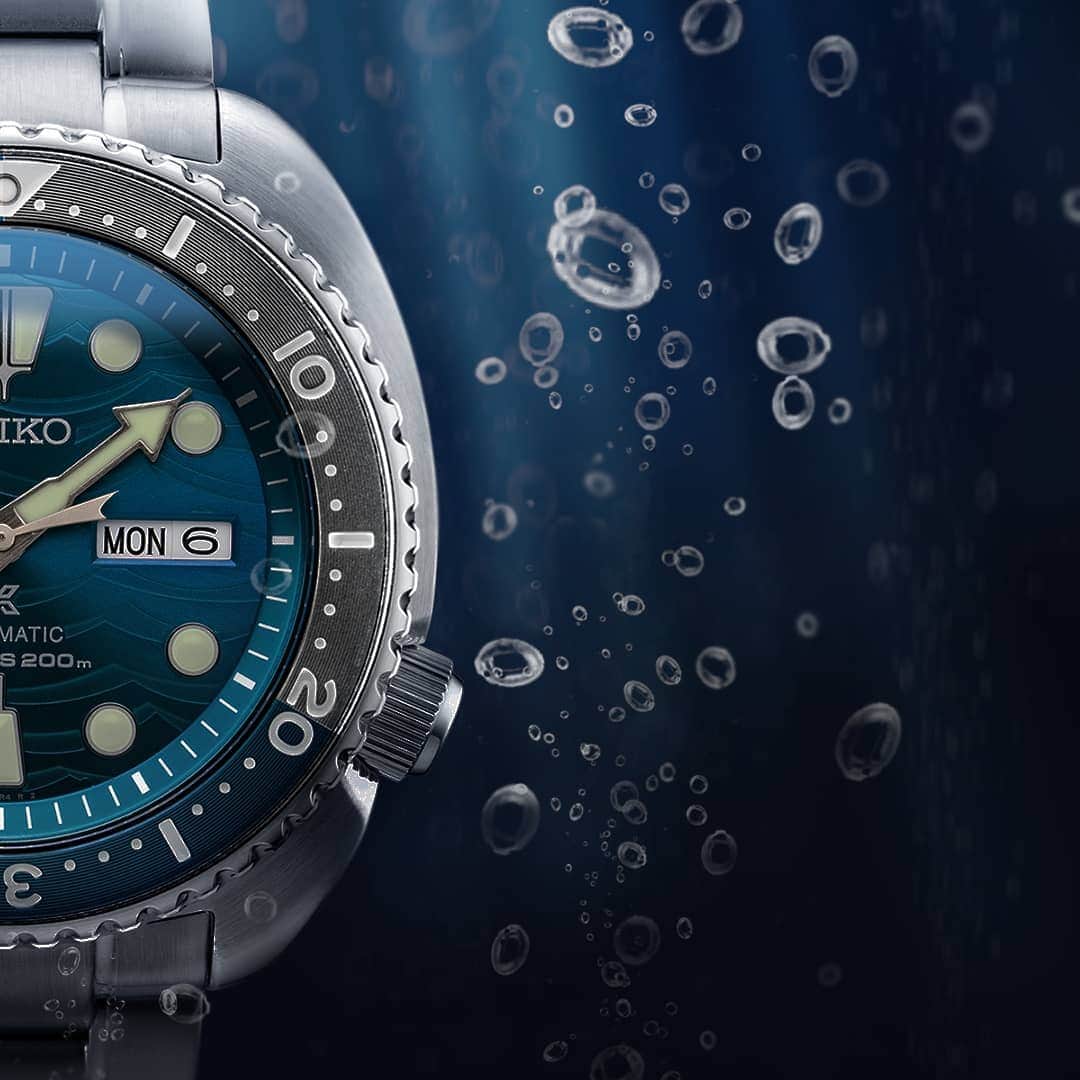 Seiko Watchesさんのインスタグラム写真 - (Seiko WatchesInstagram)「Equipped with a screw-down crown and 200m of water resistance, this do-anything, go-anywhere Prospex Automatic Diver makes the essential accessory for deep sea adventures and beyond. (Ref. SRPD21)」10月7日 1時23分 - seikowatchusa