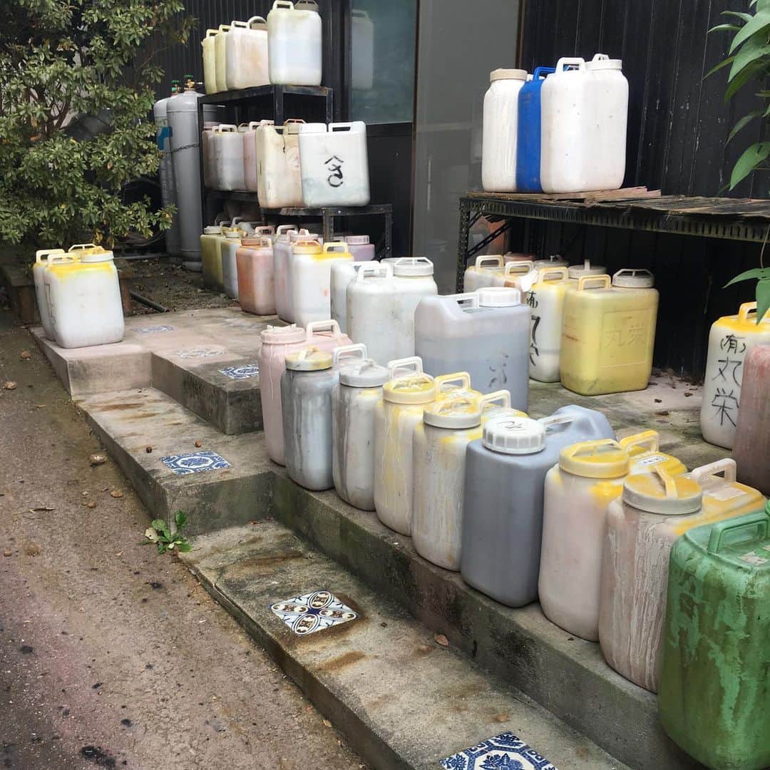 能町みね子さんのインスタグラム写真 - (能町みね子Instagram)「瀬戸の瀬戸物じゃない陽気な容器たち」10月7日 1時43分 - nmcmnc